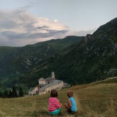 VALLE GRANA, LAND OF PASTURES AND CASTELMAGNO